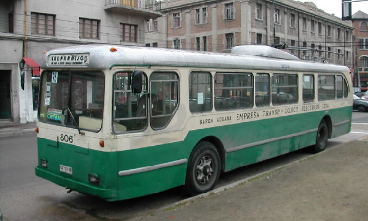 Rompecabezas - 16 trolebuses, de marca Pullman Standard